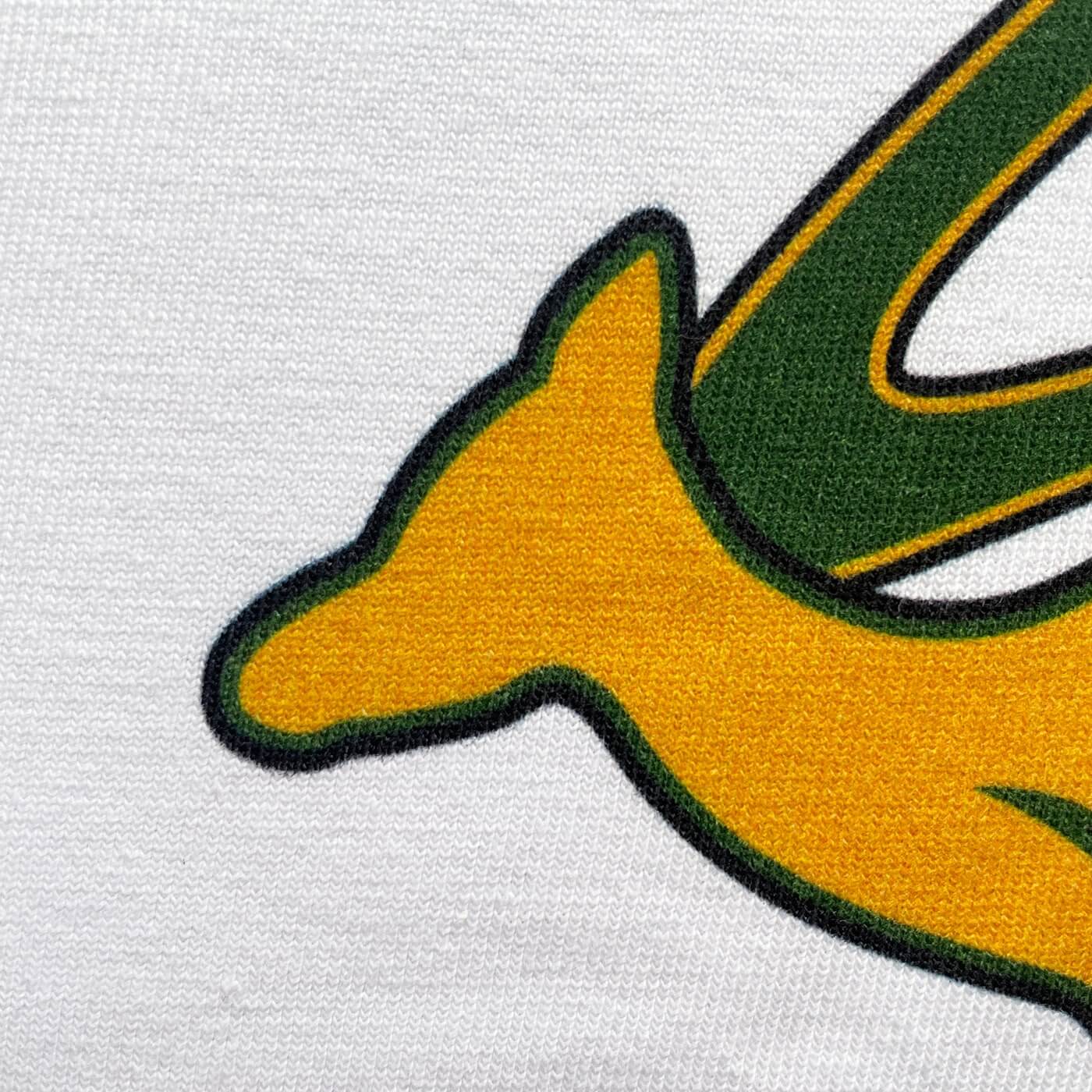 CALMECS T-SHIRT IN COLOR WHITE WITH YELLOW / ORANGE KANGAROO AND GREEN CALMECS LOGO FRONT PRINT. CLOSE UP HEAD.